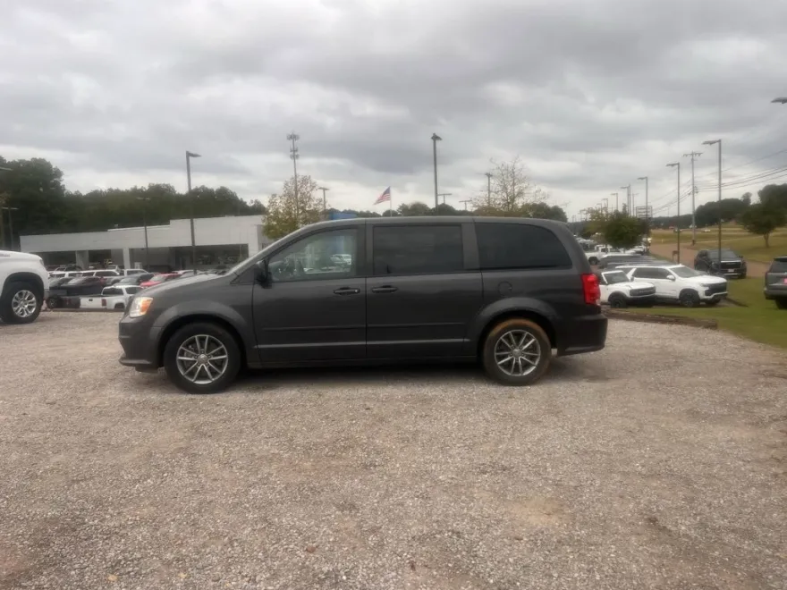 2017 Dodge Grand Caravan SE Plus photo 1
