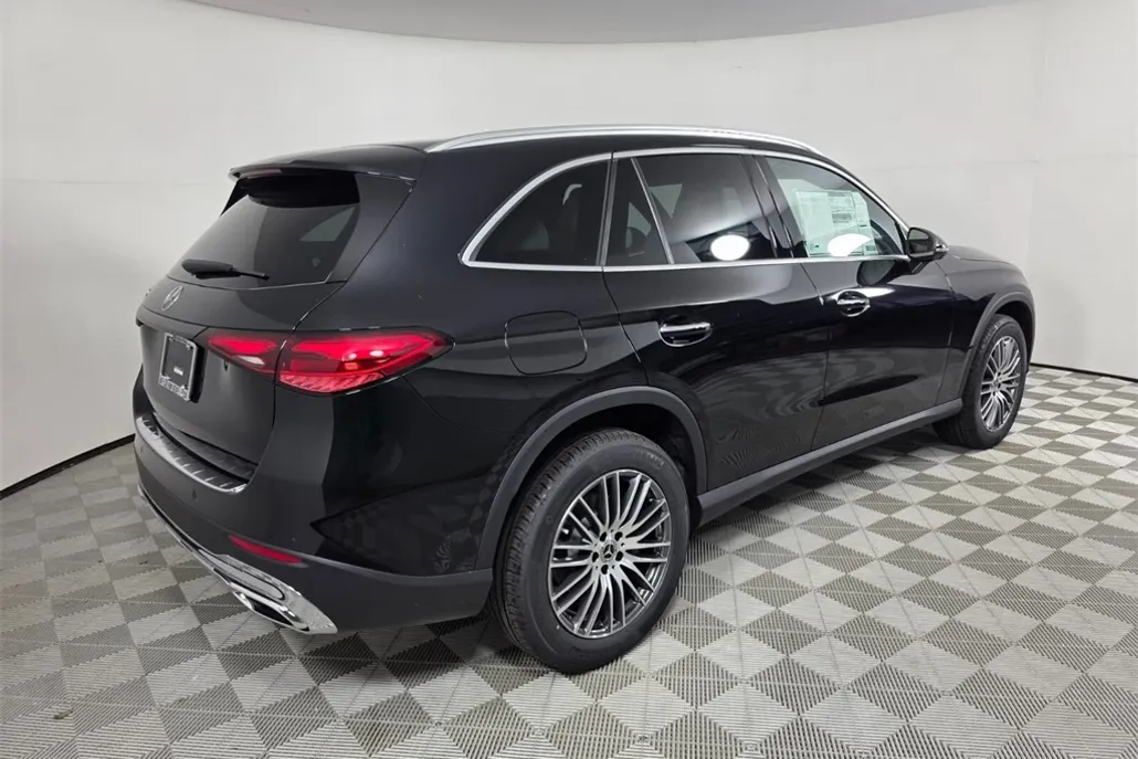 2026 Mercedes Benz GLC 300 photo 1