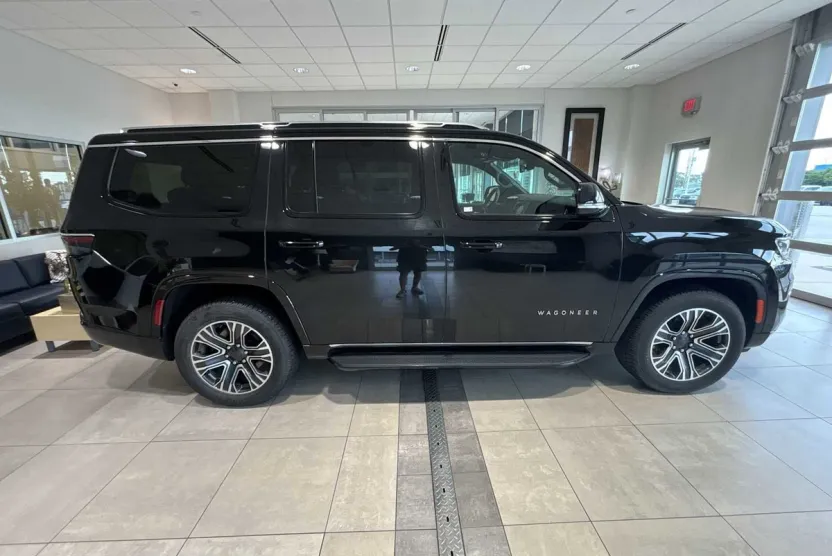2023 Jeep Wagoneer Series II photo 1