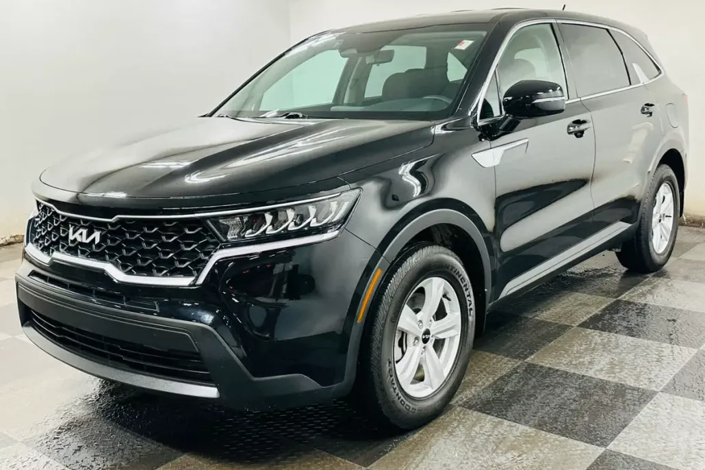 2023 Kia Sorento LX photo 1
