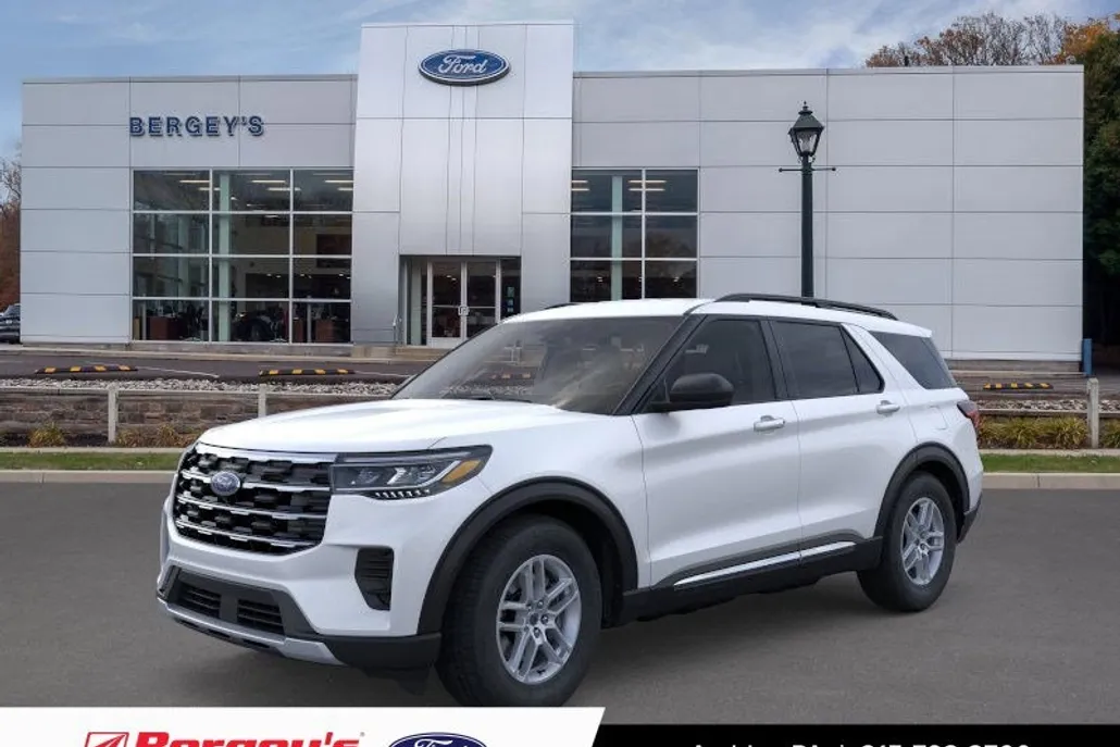 2025 Ford Explorer photo 1