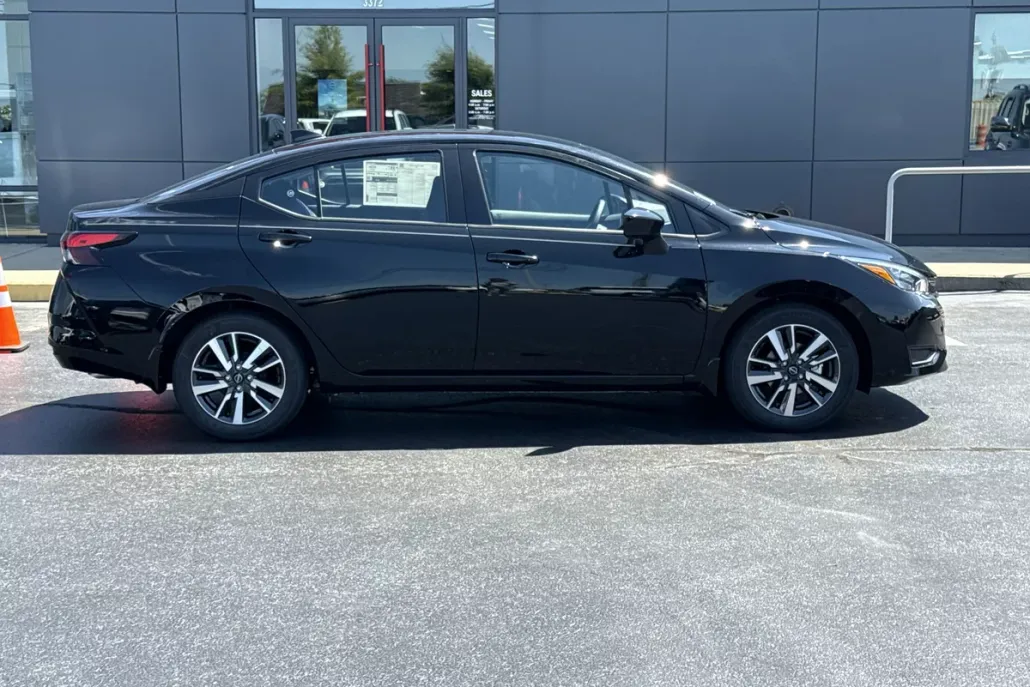 2025 Nissan Versa SV photo 1