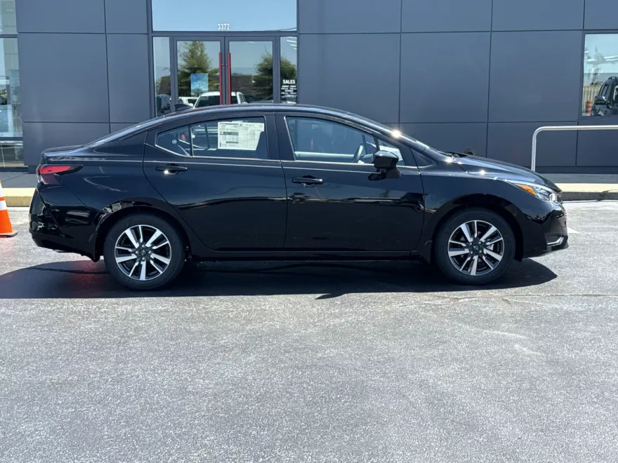2025 Nissan Versa SV photo 1