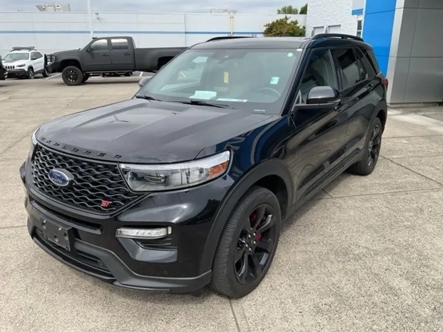 2023 Ford Explorer ST photo 1