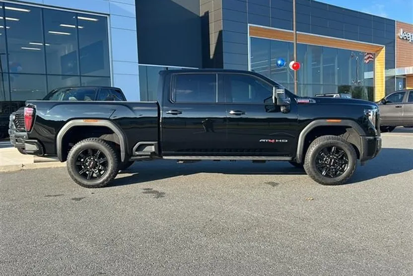 2025 Gmc Sierra HD AT4 photo 1