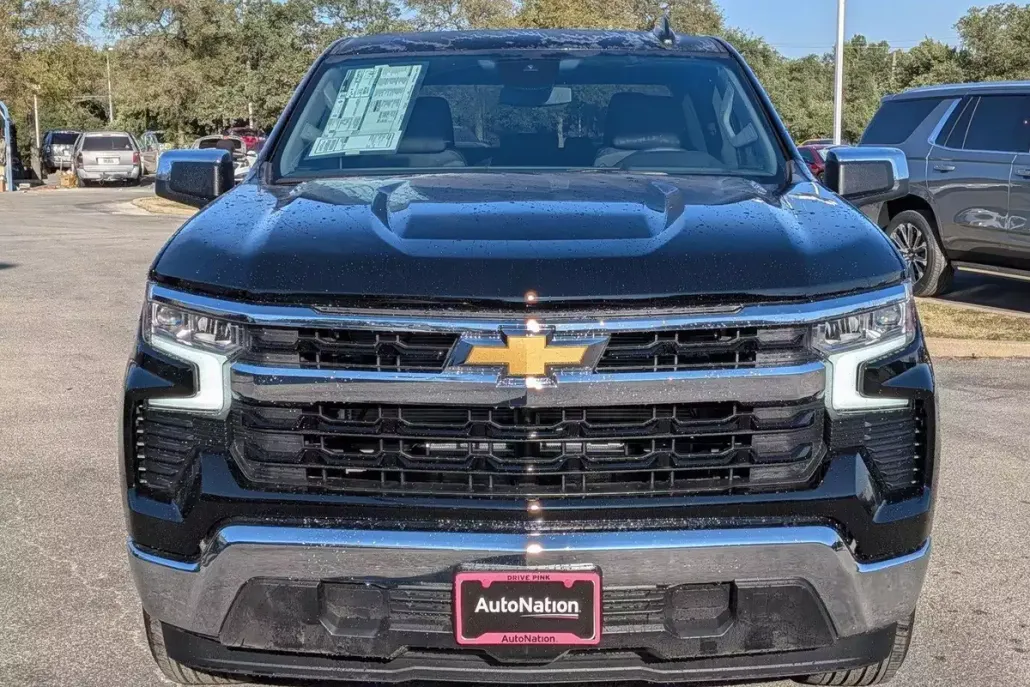 2026 Chevrolet Silverado 1500 LT photo 1
