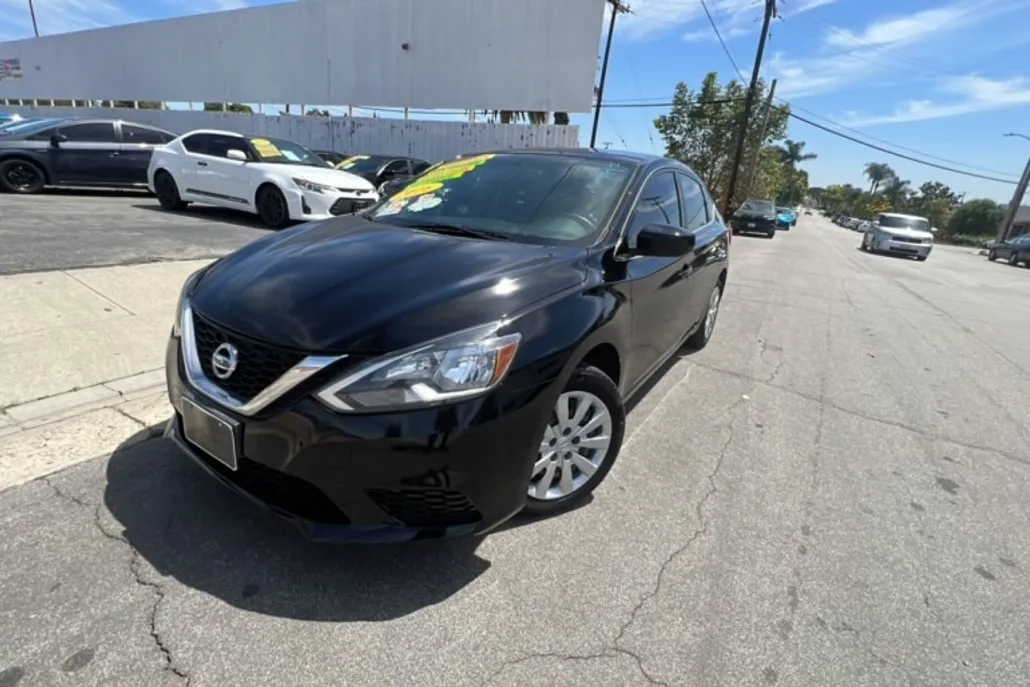 2016 Nissan Sentra S photo 1