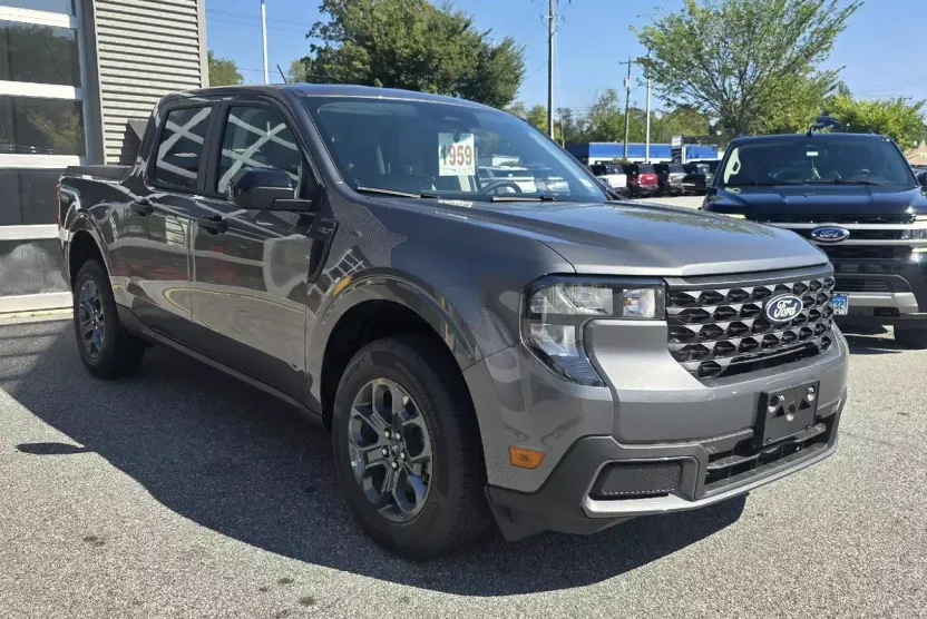 2025 Ford Maverick XLT photo 1