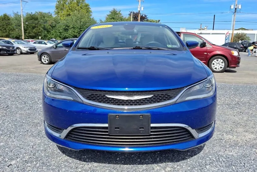 2016 Chrysler 200 Limited photo 1