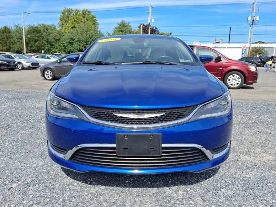 2016 Chrysler 200 Limited photo 1