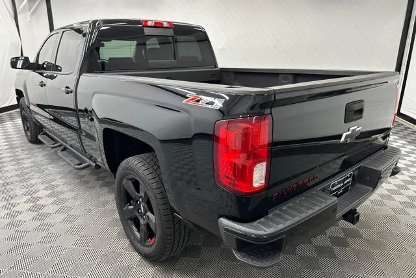 2017 Chevrolet Silverado 1500 LTZ photo 1