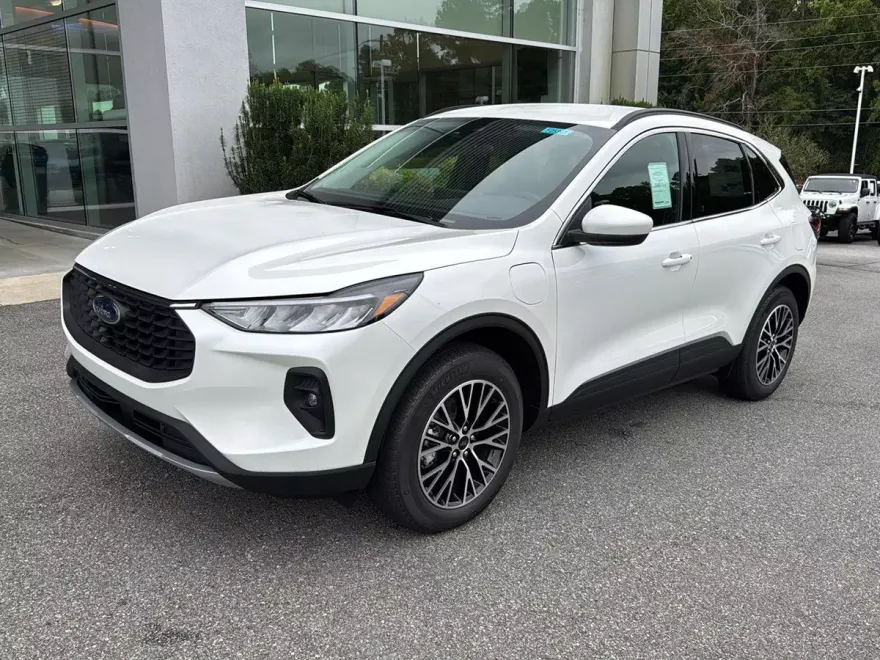 2025 Ford Escape photo 1