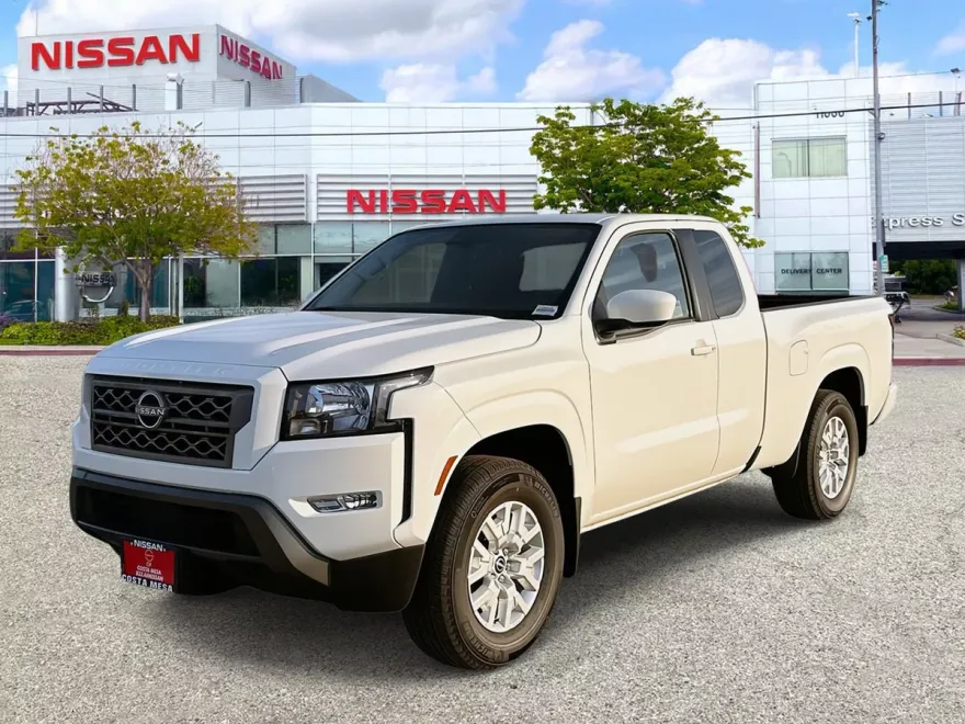 2024 Nissan Frontier SV photo 1