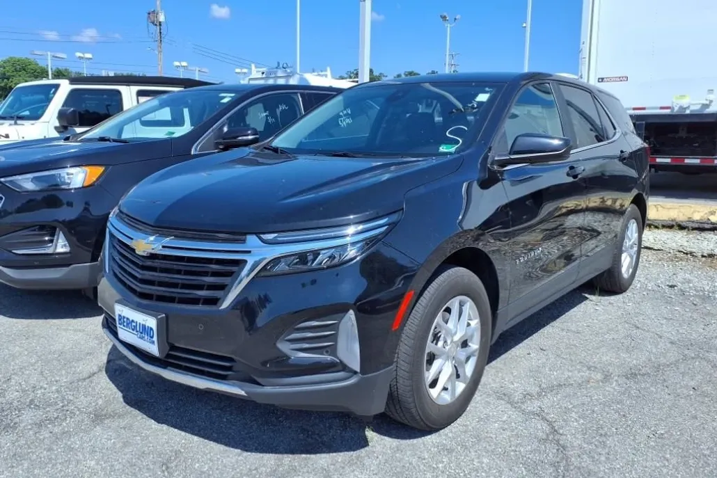 2022 Chevrolet Equinox LT photo 1