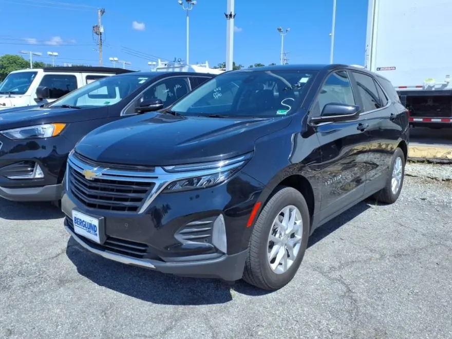 2022 Chevrolet Equinox LT photo 1