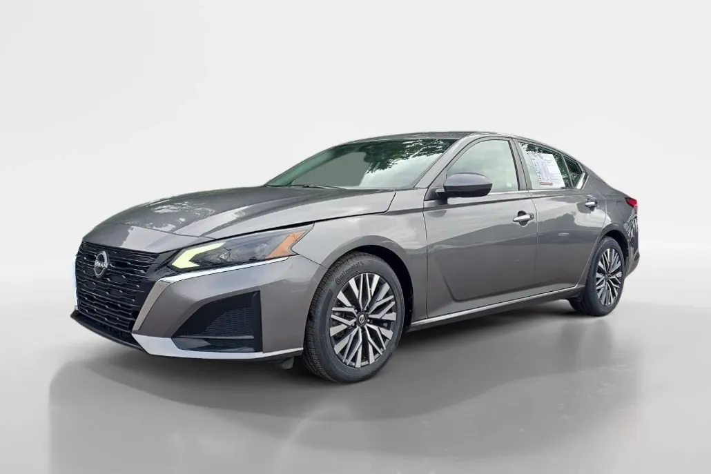 2023 Nissan Altima 2.5 SV photo 1