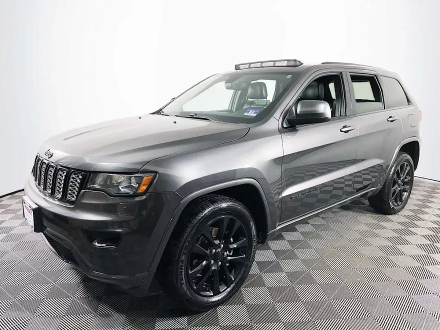 2019 Jeep Grand Cherokee Altitude photo 1