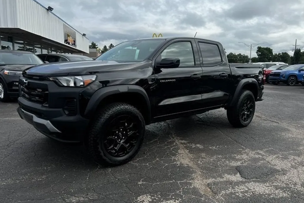 2026 Chevrolet Colorado Trail Boss photo 1