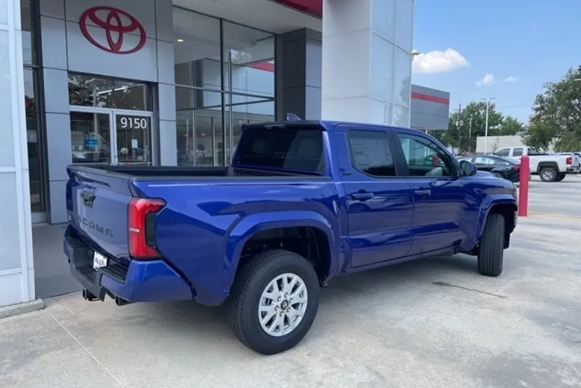 2025 Toyota Tacoma SR5 photo 1