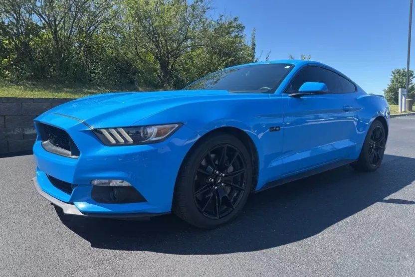 2017 Ford Mustang GT Premium photo 1