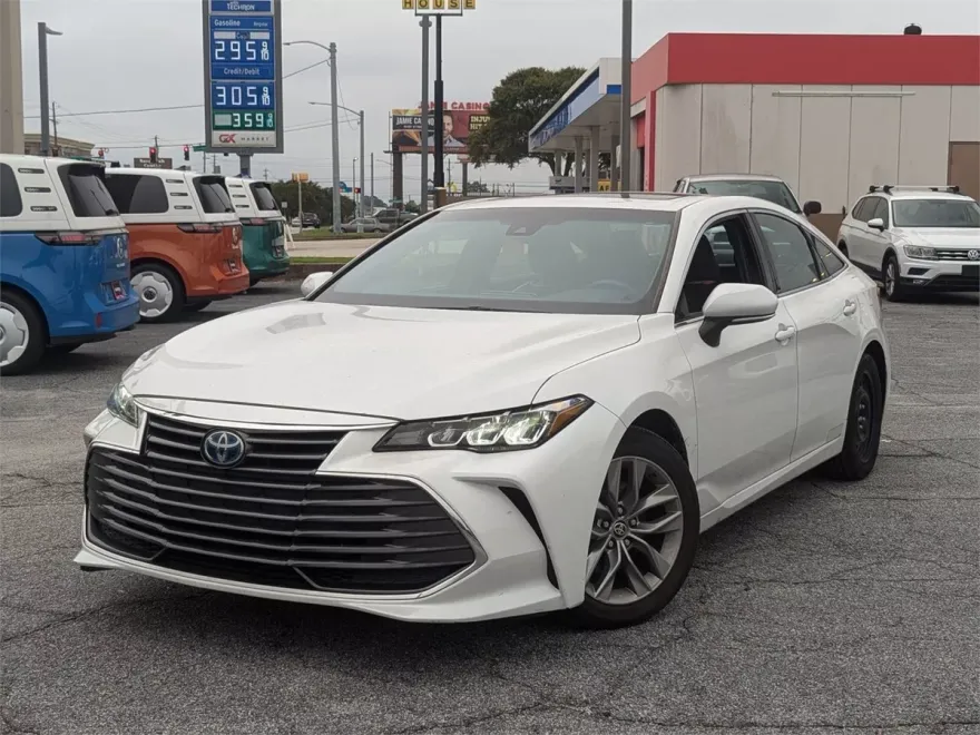 2022 Toyota Avalon Hybrid XLE photo 1