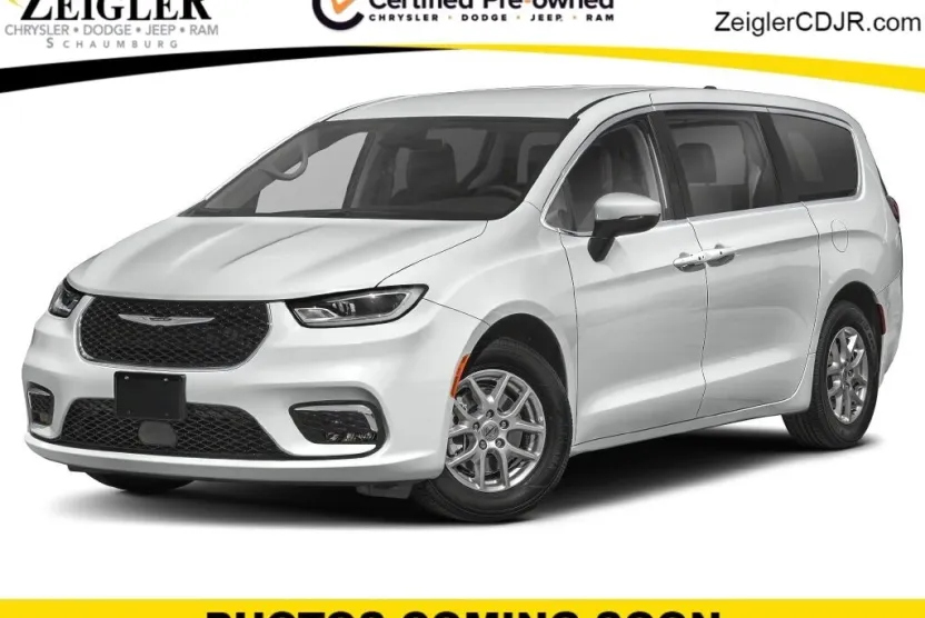 2024 Chrysler Pacifica Touring L photo 1