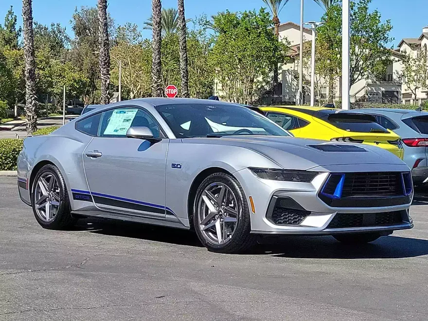 2025 Ford Mustang GT photo 1