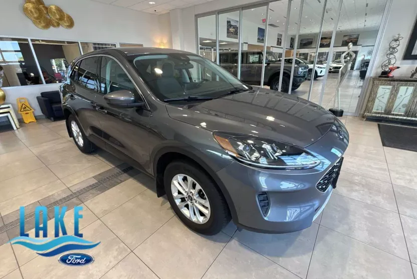 2021 Ford Escape SE photo 1