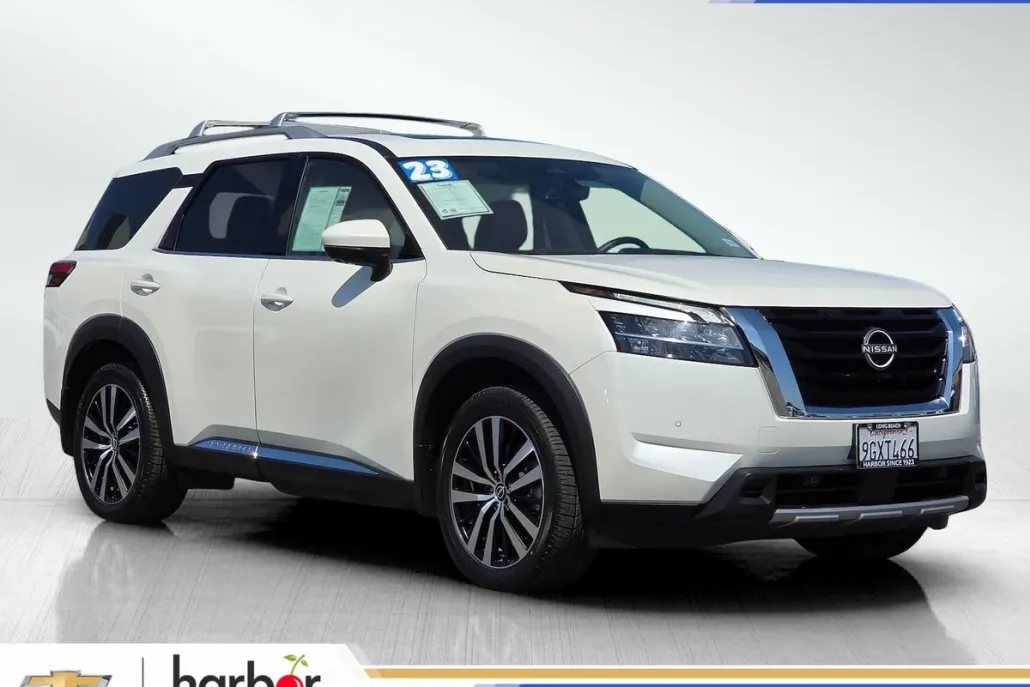 2023 Nissan Pathfinder Platinum photo 1