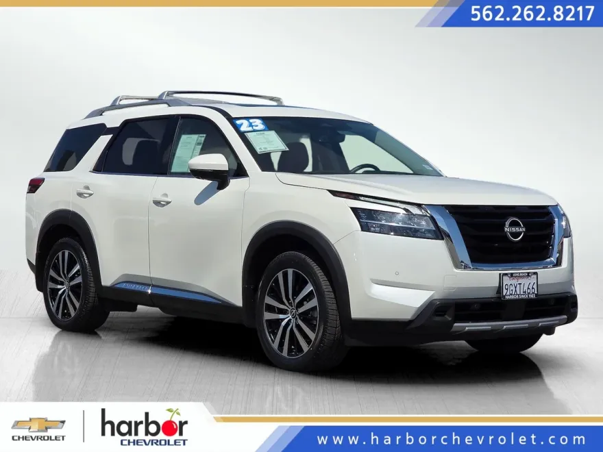 2023 Nissan Pathfinder Platinum photo 1