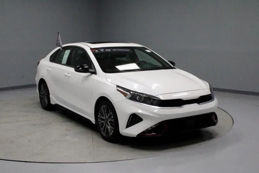 2024 Kia Forte GT-Line photo 1