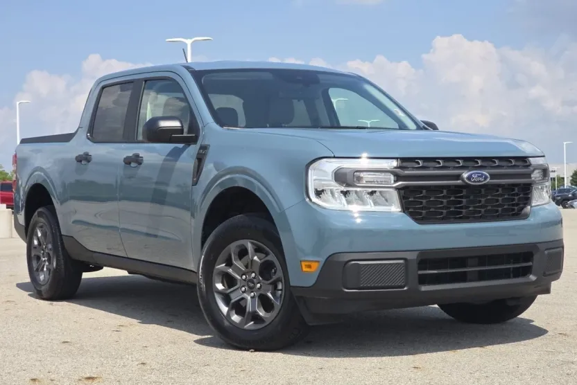 2023 Ford Maverick XLT photo 1