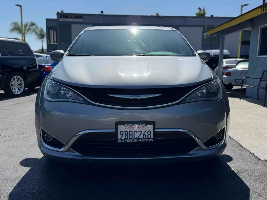 2019 Chrysler Pacifica Hybrid Touring Plus photo 1