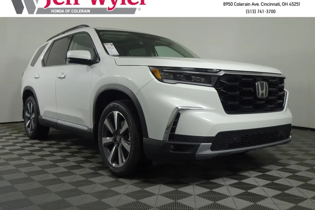 2025 Honda Pilot Touring photo 1