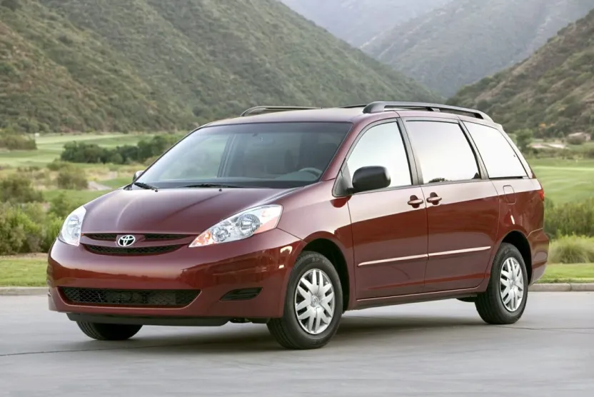 2008 Toyota Sienna XLE photo 1