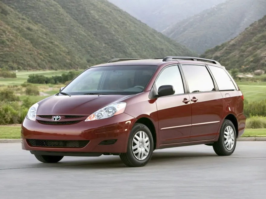 2008 Toyota Sienna XLE photo 1