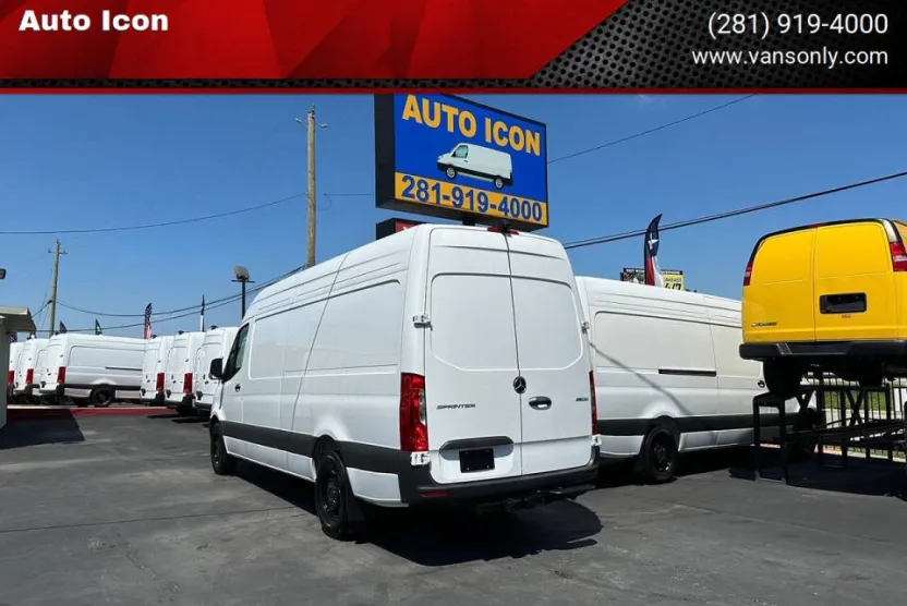2025 Mercedes Benz Sprinter 2500 photo 1