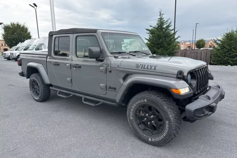 2021 Jeep Gladiator Willys photo 1