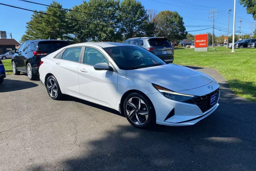 2023 Hyundai Elantra SEL Convenience photo 1