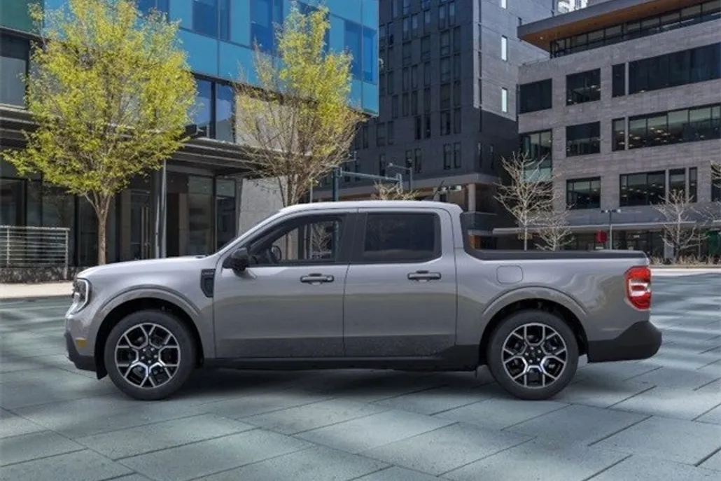 2025 Ford Maverick Lariat photo 1