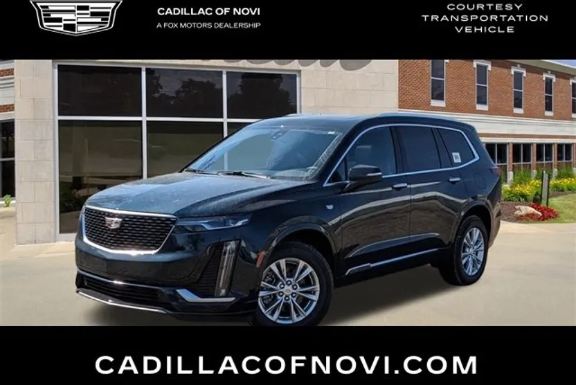 2025 Cadillac XT4 Luxury photo 1