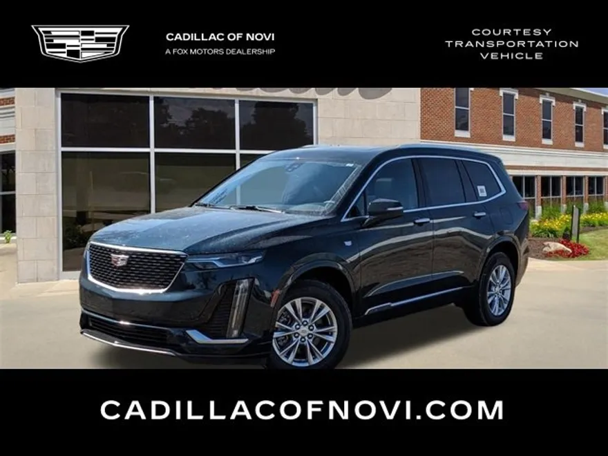2025 Cadillac XT4 Luxury photo 1