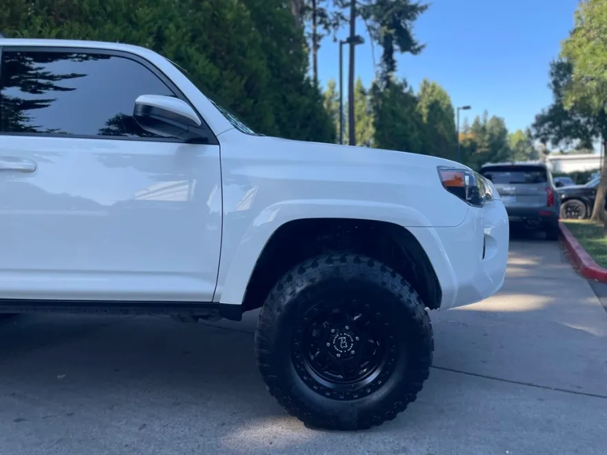 2022 Toyota 4Runner SR5 photo 1