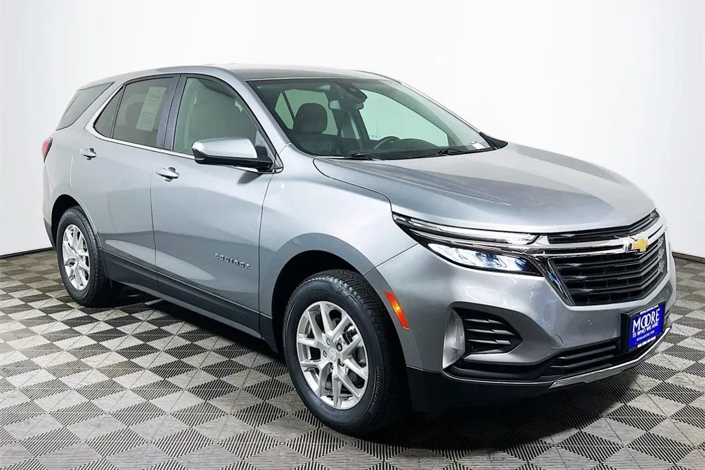 2024 Chevrolet Equinox LT photo 1