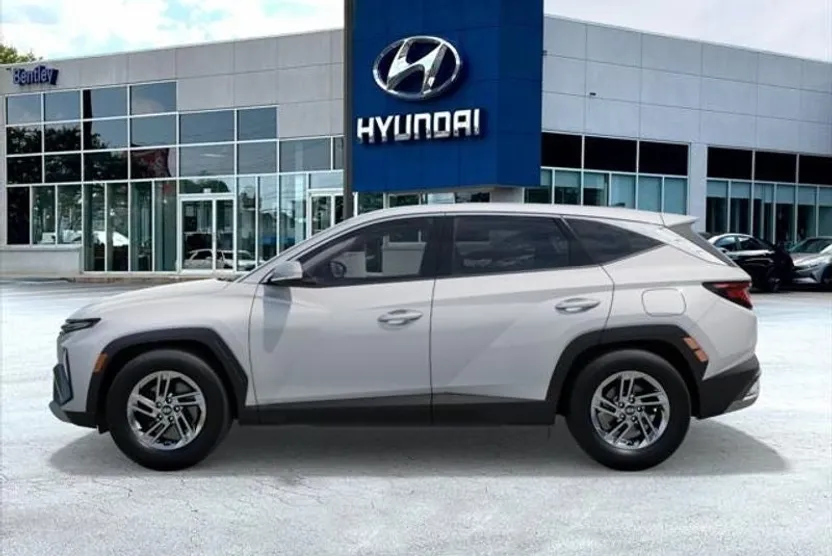 2025 Hyundai Tucson SE photo 1