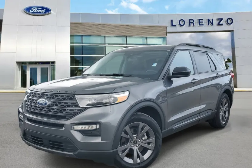 2022 Ford Explorer XLT photo 1