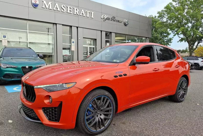 2023 Maserati Levante photo 1