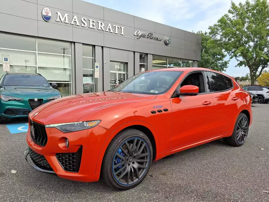 2023 Maserati Levante photo 1