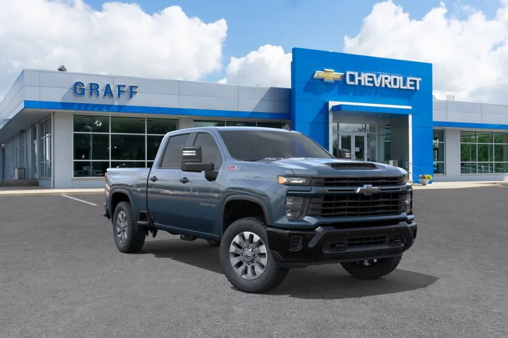 2026 Chevrolet Silverado Custom photo 1