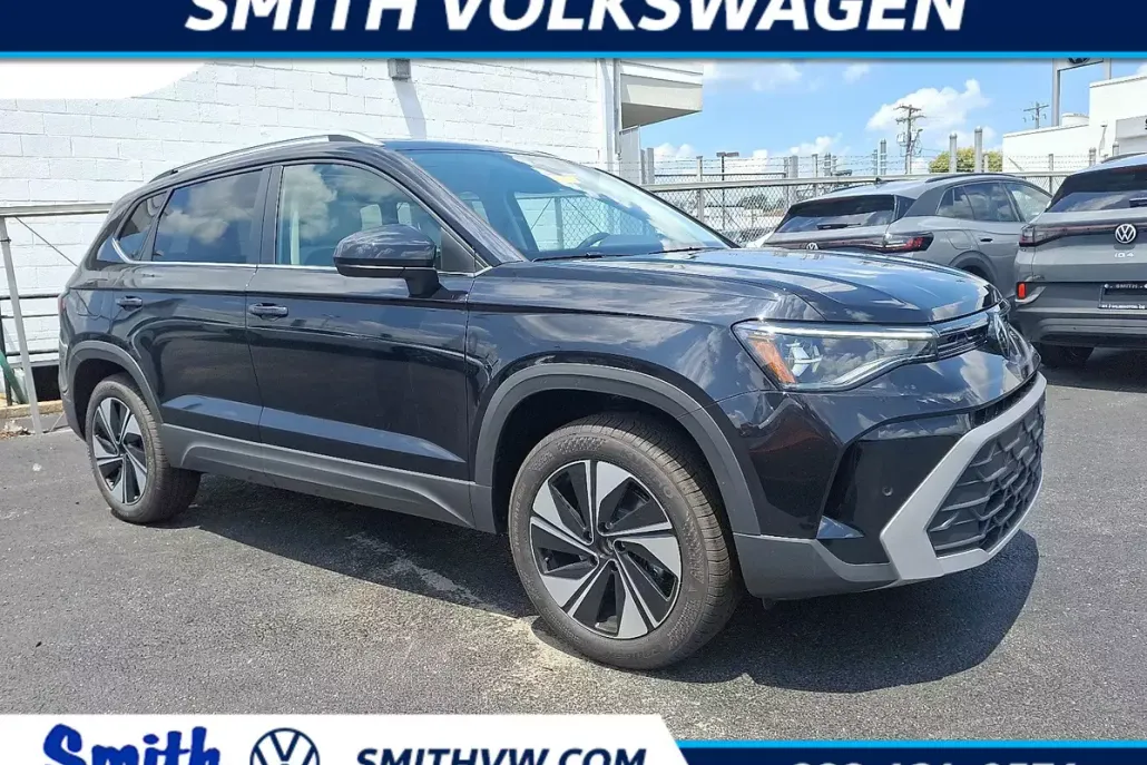 2025 Volkswagen Taos SE photo 1